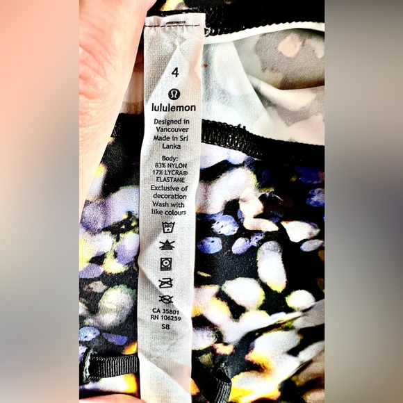 Lululemon Athletica - Picture 15 of 16